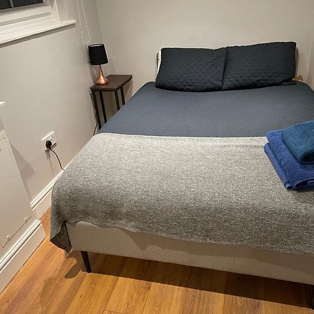 2 Bedroom Apartment Chiswick Park Tube Station London Kültér fotó