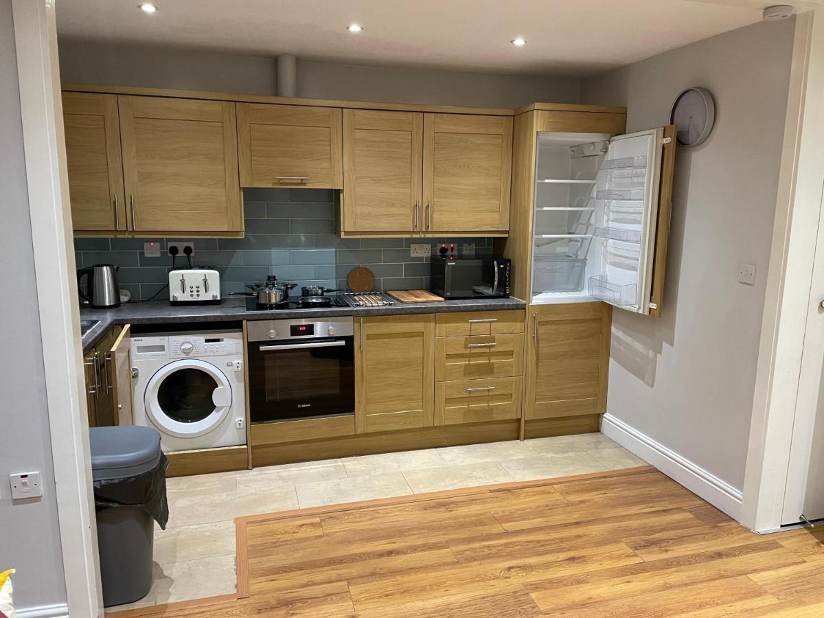 2 Bedroom Apartment Chiswick Park Tube Station London Kültér fotó