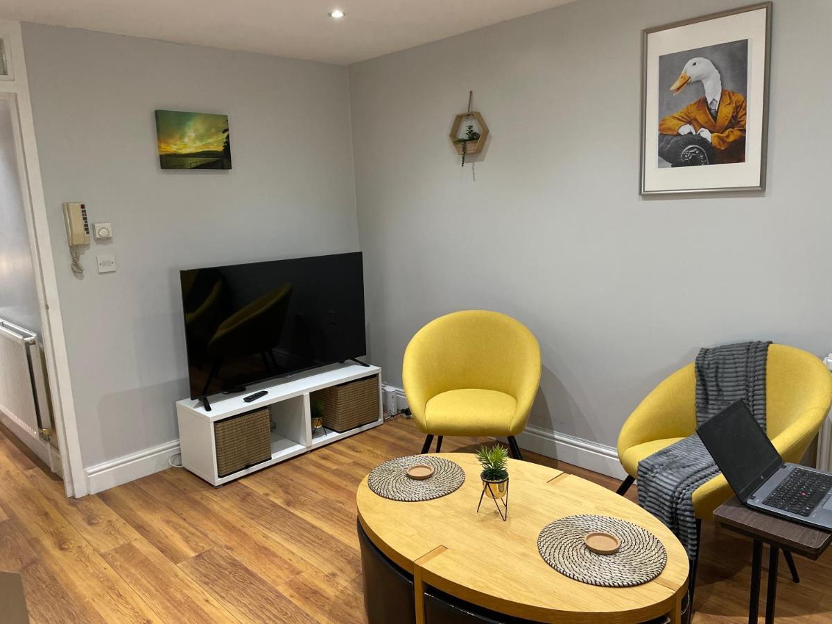 2 Bedroom Apartment Chiswick Park Tube Station London Kültér fotó