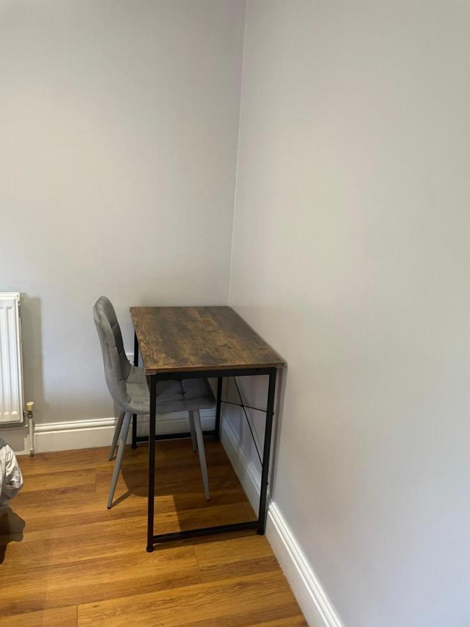 2 Bedroom Apartment Chiswick Park Tube Station London Kültér fotó