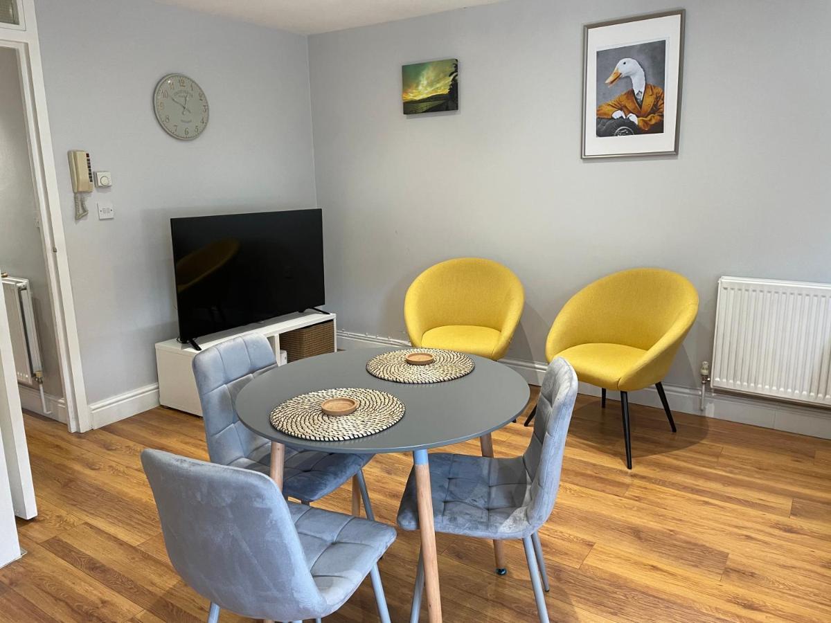 2 Bedroom Apartment Chiswick Park Tube Station London Kültér fotó