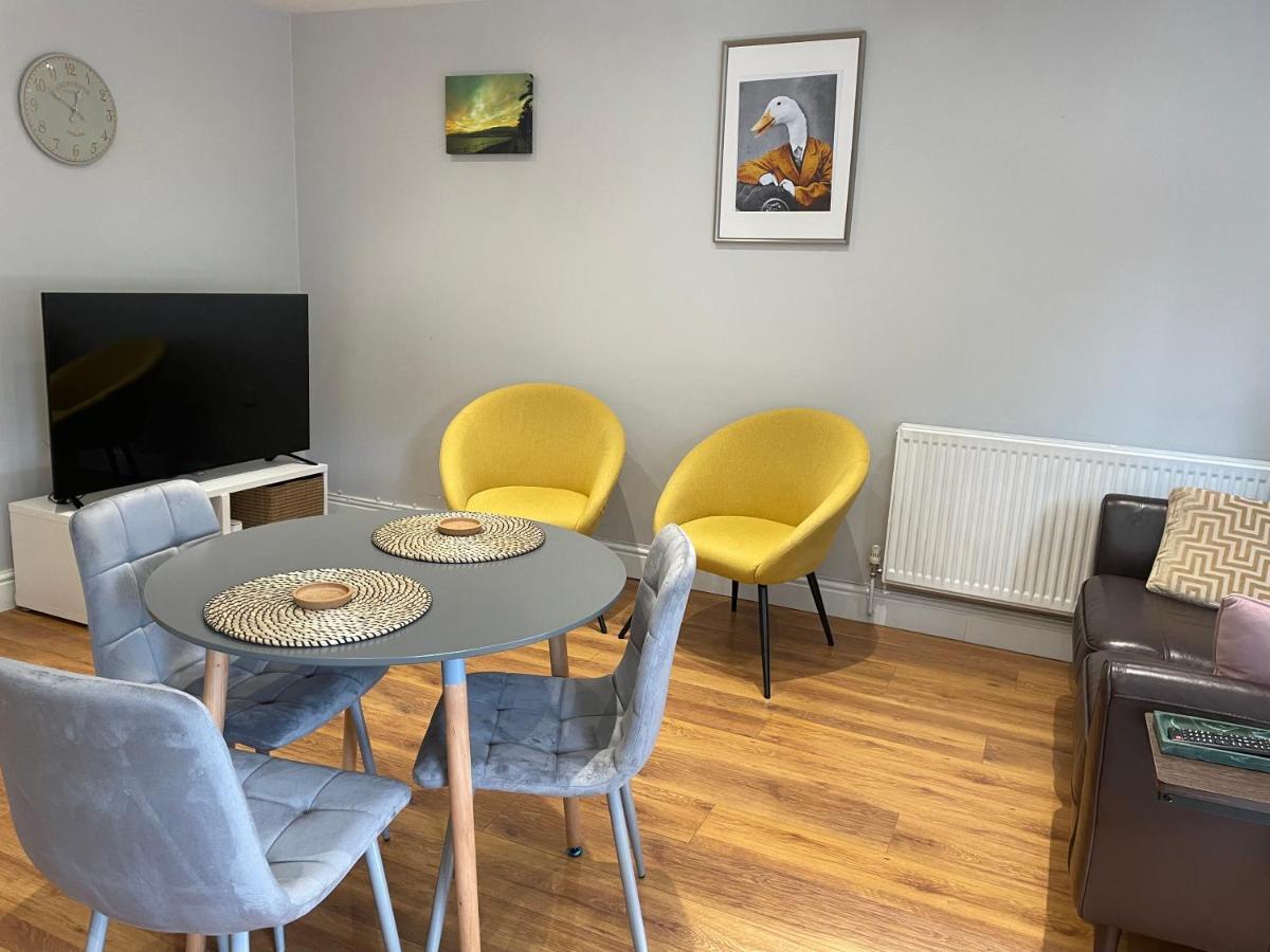 2 Bedroom Apartment Chiswick Park Tube Station London Kültér fotó