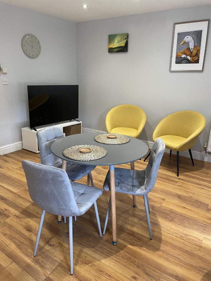 2 Bedroom Apartment Chiswick Park Tube Station London Kültér fotó