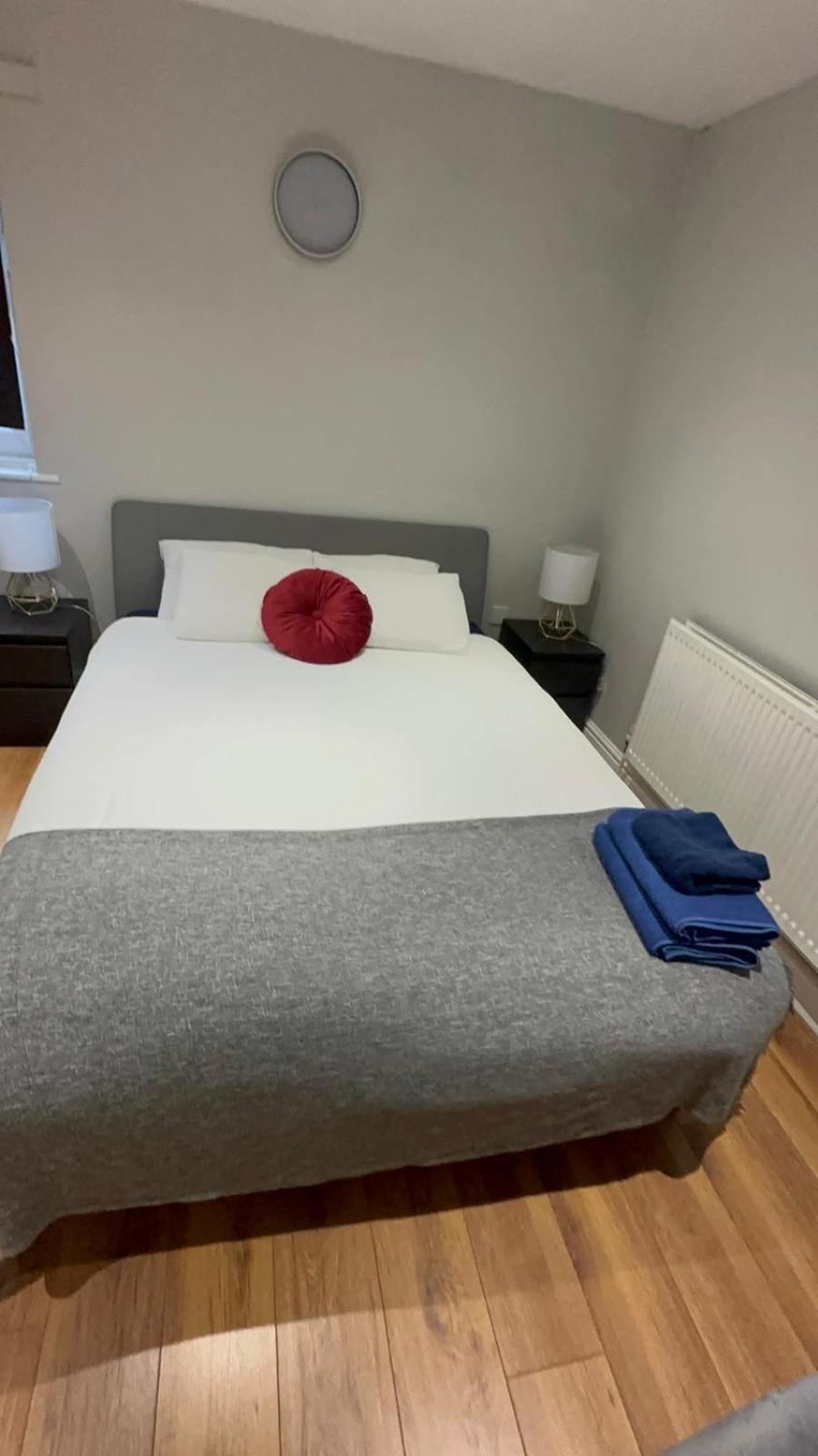 2 Bedroom Apartment Chiswick Park Tube Station London Kültér fotó