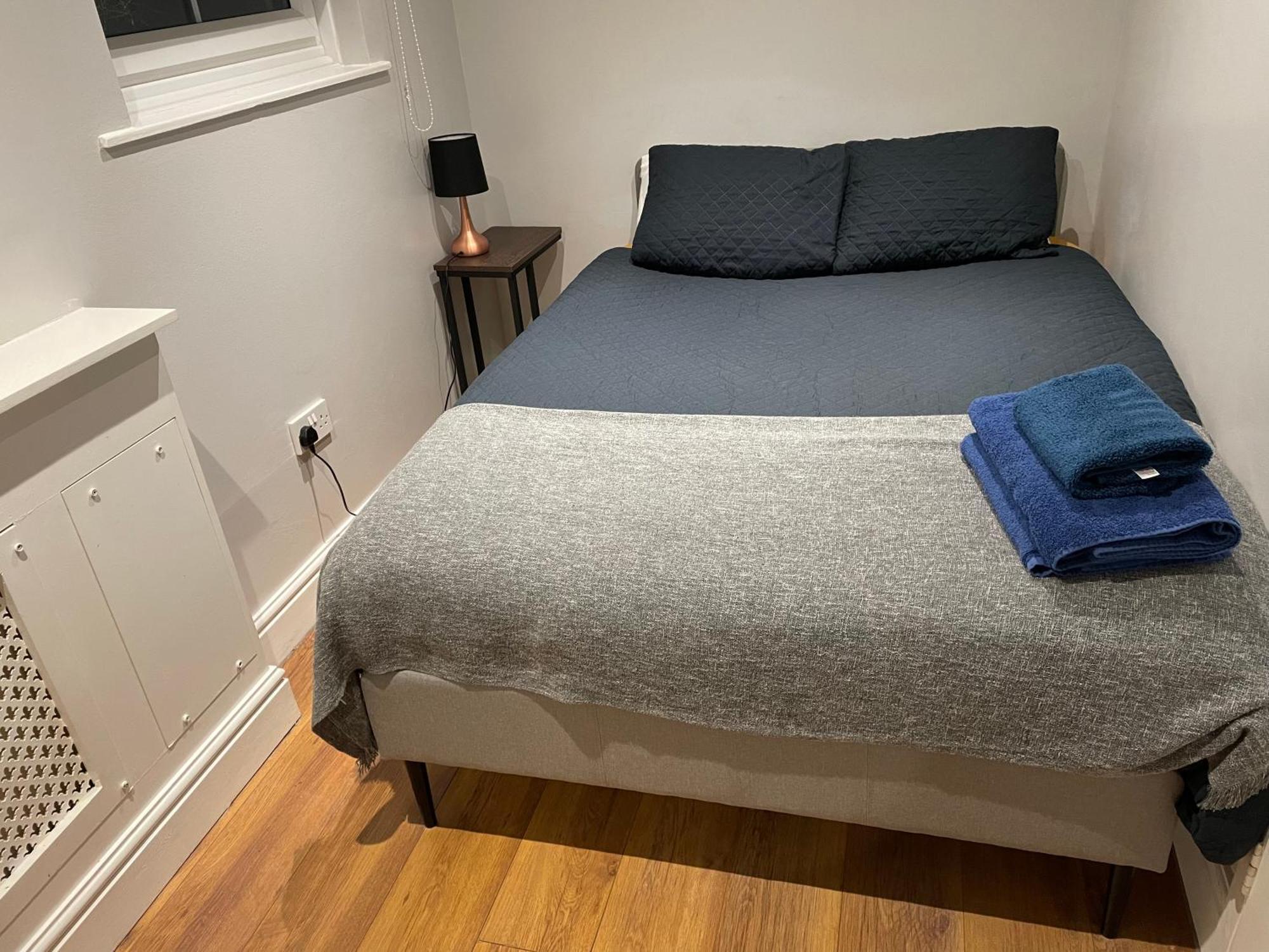 2 Bedroom Apartment Chiswick Park Tube Station London Kültér fotó